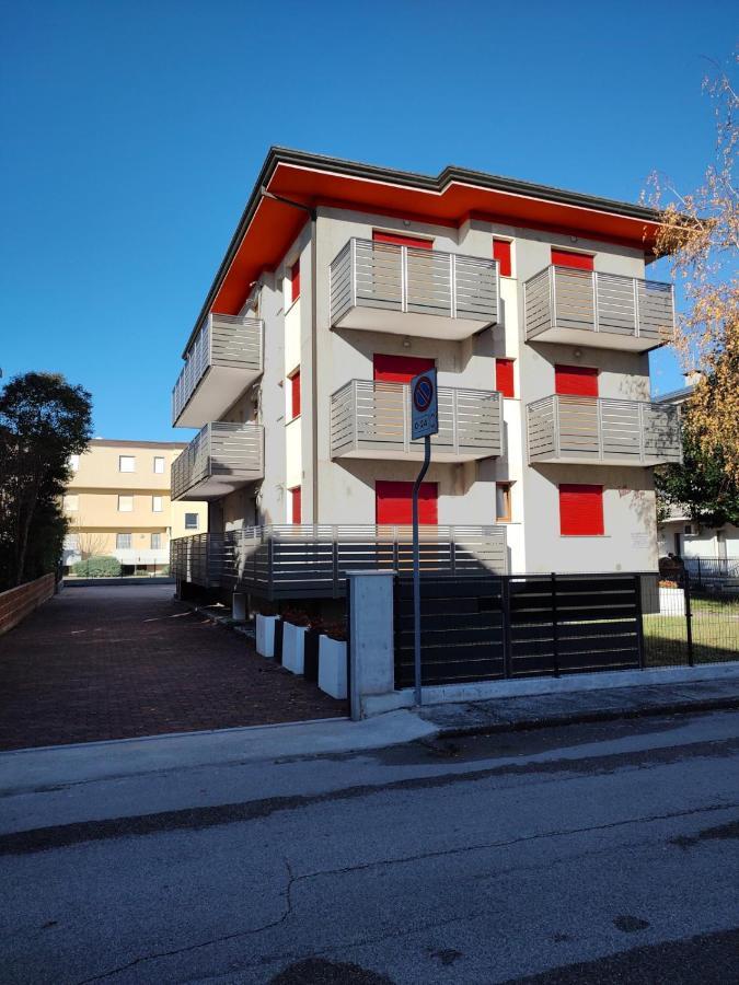 Villa Alpi Lignano Sabbiadoro Esterno foto
